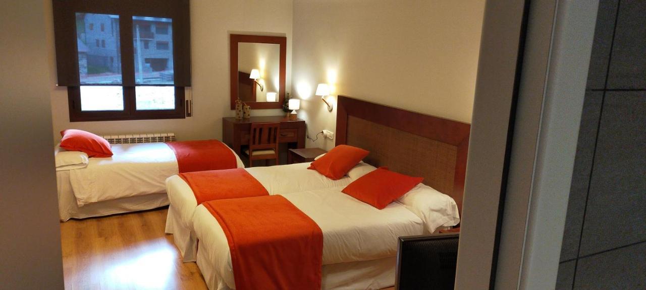 Roca Blanca Hotel Espot Room photo